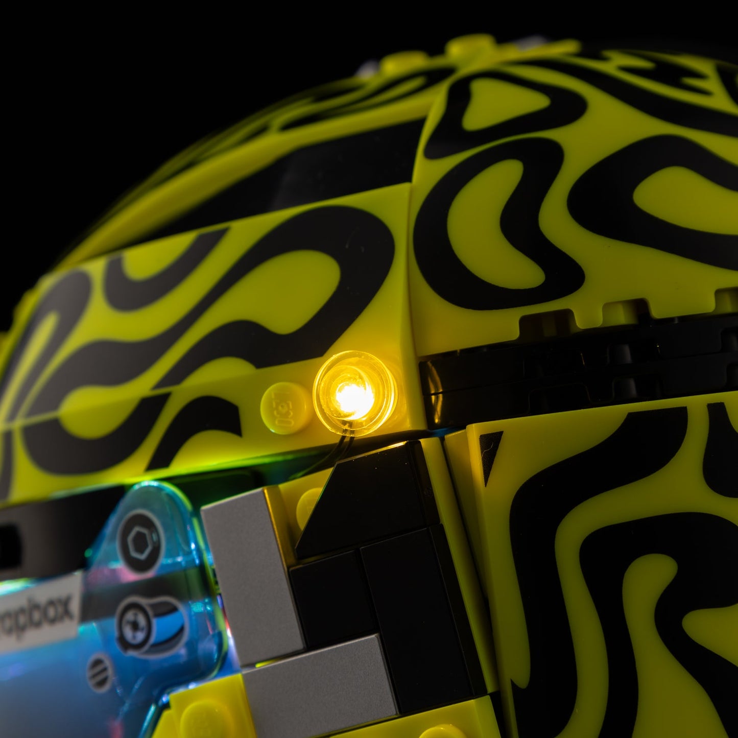 Light Kit For LEGO Lando Norris Helmet 43023 - 10-details-on