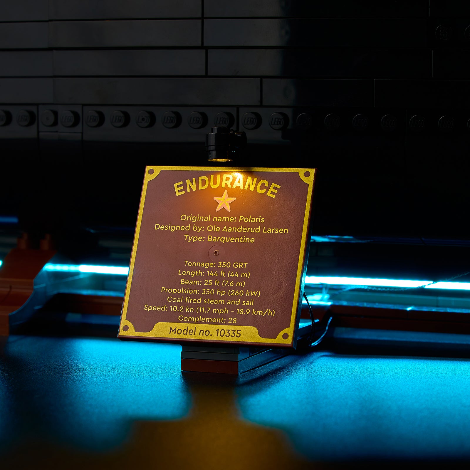 Kyglaring LED light detail on LEGO The Endurance 10335 - macro shot