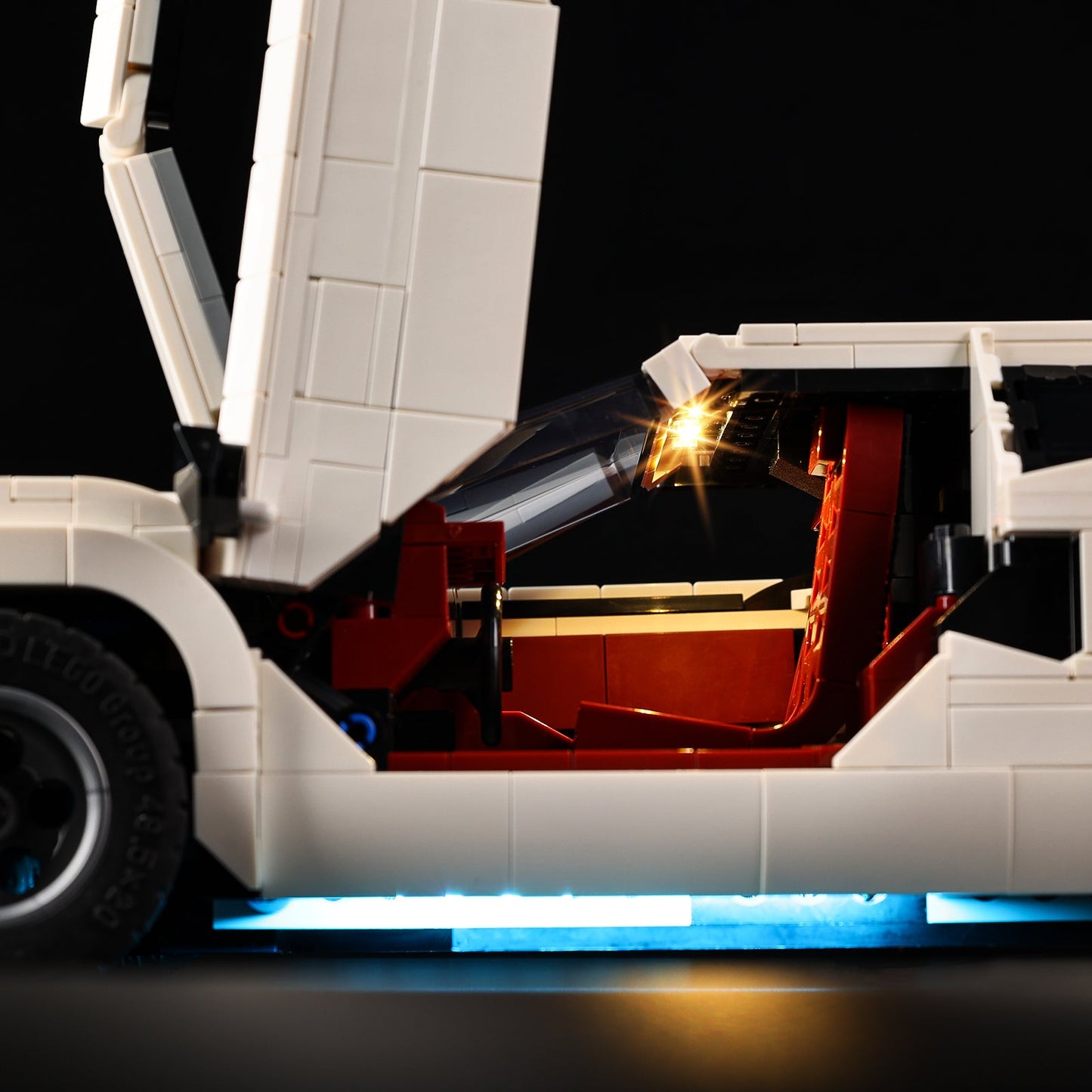 10337-Lamborghini_Countach-Detail_Light3_a7d8864b-b55a-416b-9904-9e25e76b647d.jpg