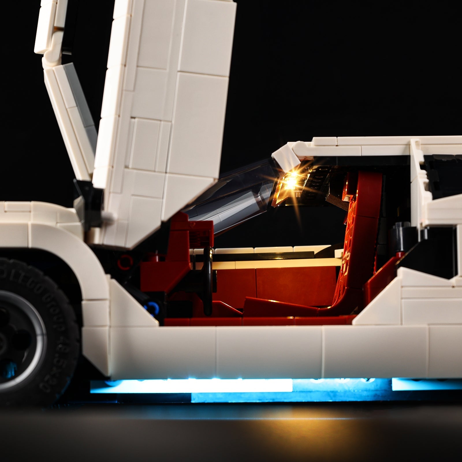 10337-Lamborghini_Countach-Detail_Light3_a7d8864b-b55a-416b-9904-9e25e76b647d.jpg
