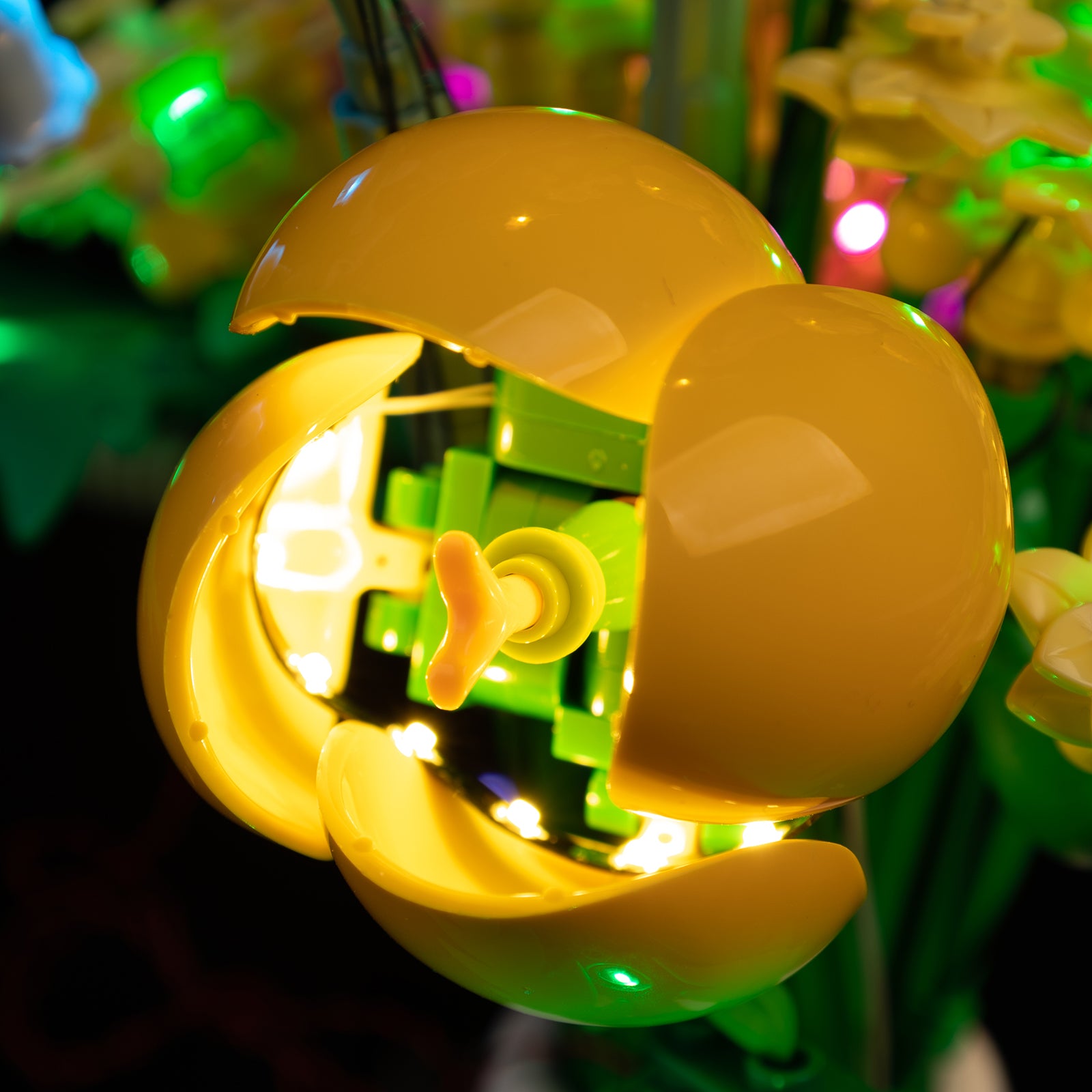 Kyglaring Light Kit for LEGO Petite Sunny Bouquet 10347 - Detail View (LED close-up)