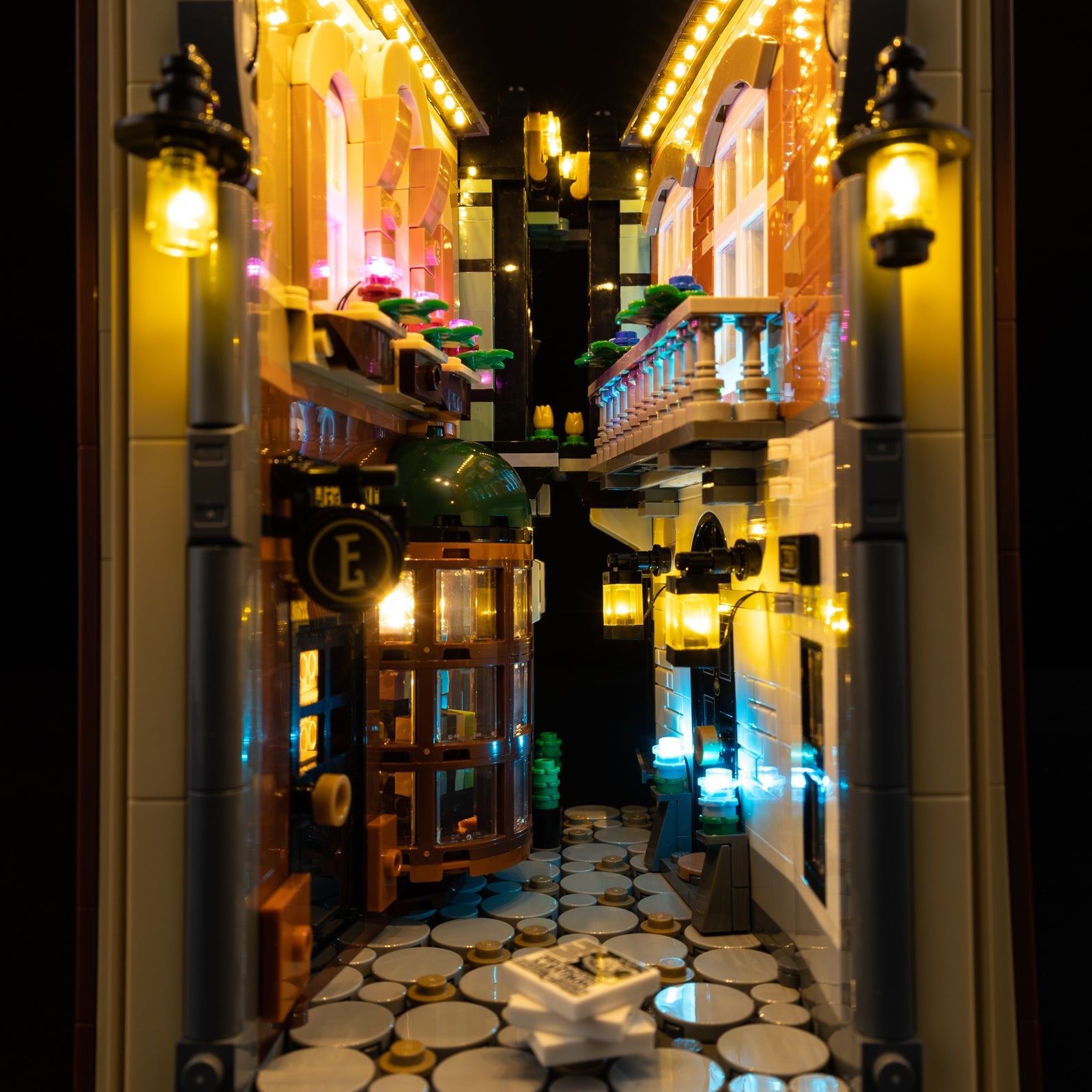 Light Kit For LEGO Sherlock Holmes Book Nook 10351 - Gallery Image 11