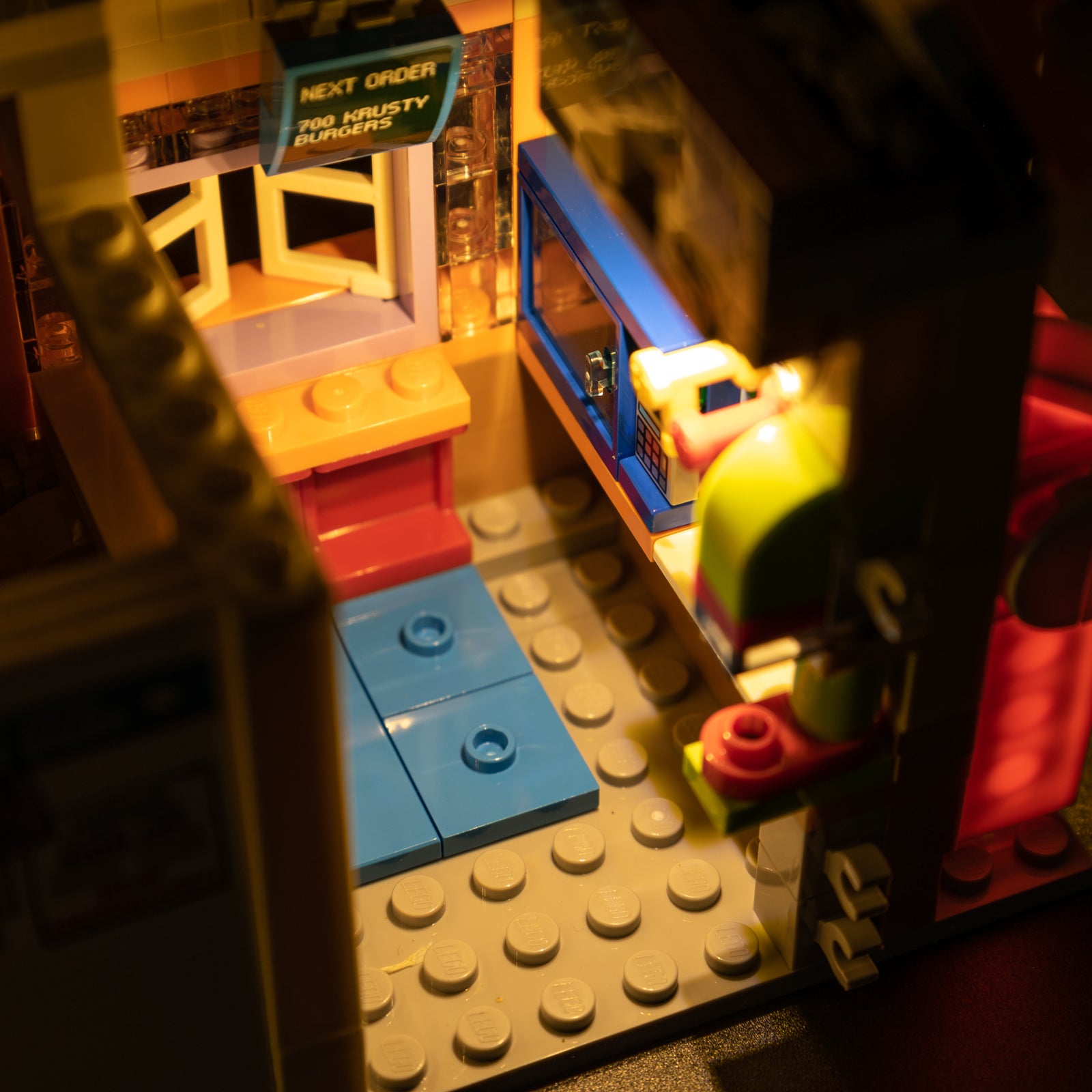 Kyglaring Light Kit for LEGO The Simpsons: Krusty Burger 10352 - Detail View (LED close-up)