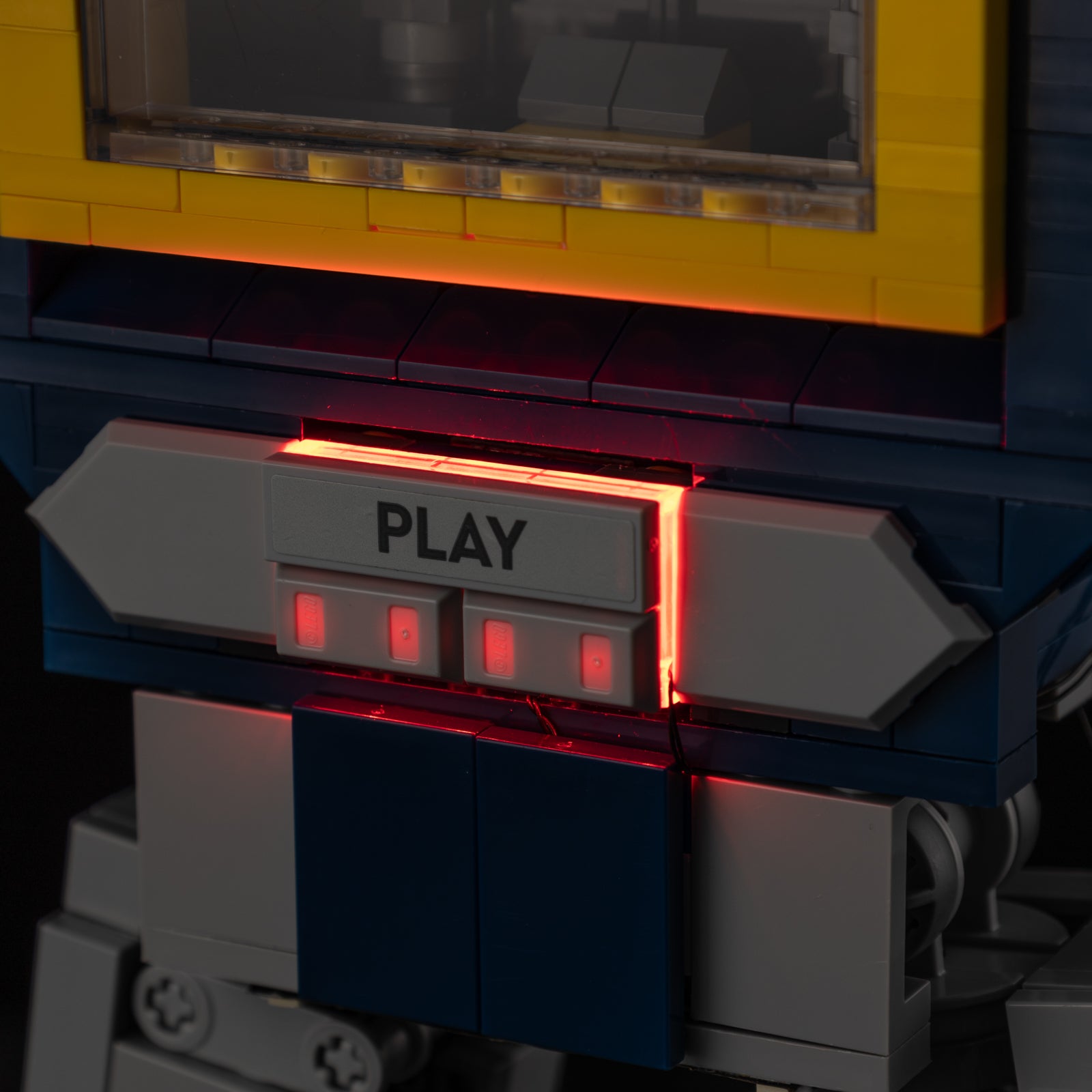 10358-Transformers-Soundwave-Detail Light3.jpg