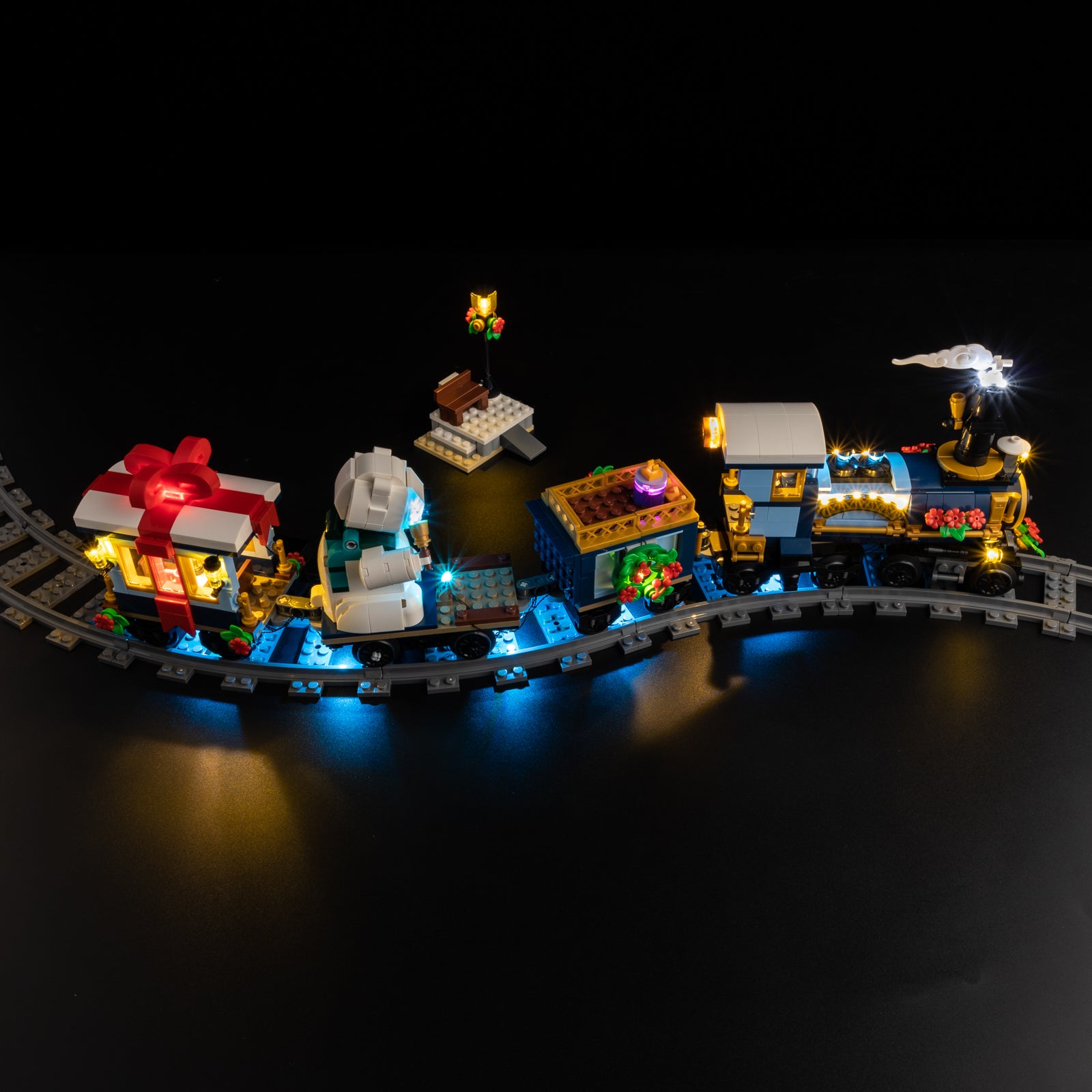 10361-Holiday-Express-Train-Detail Light1.jpg