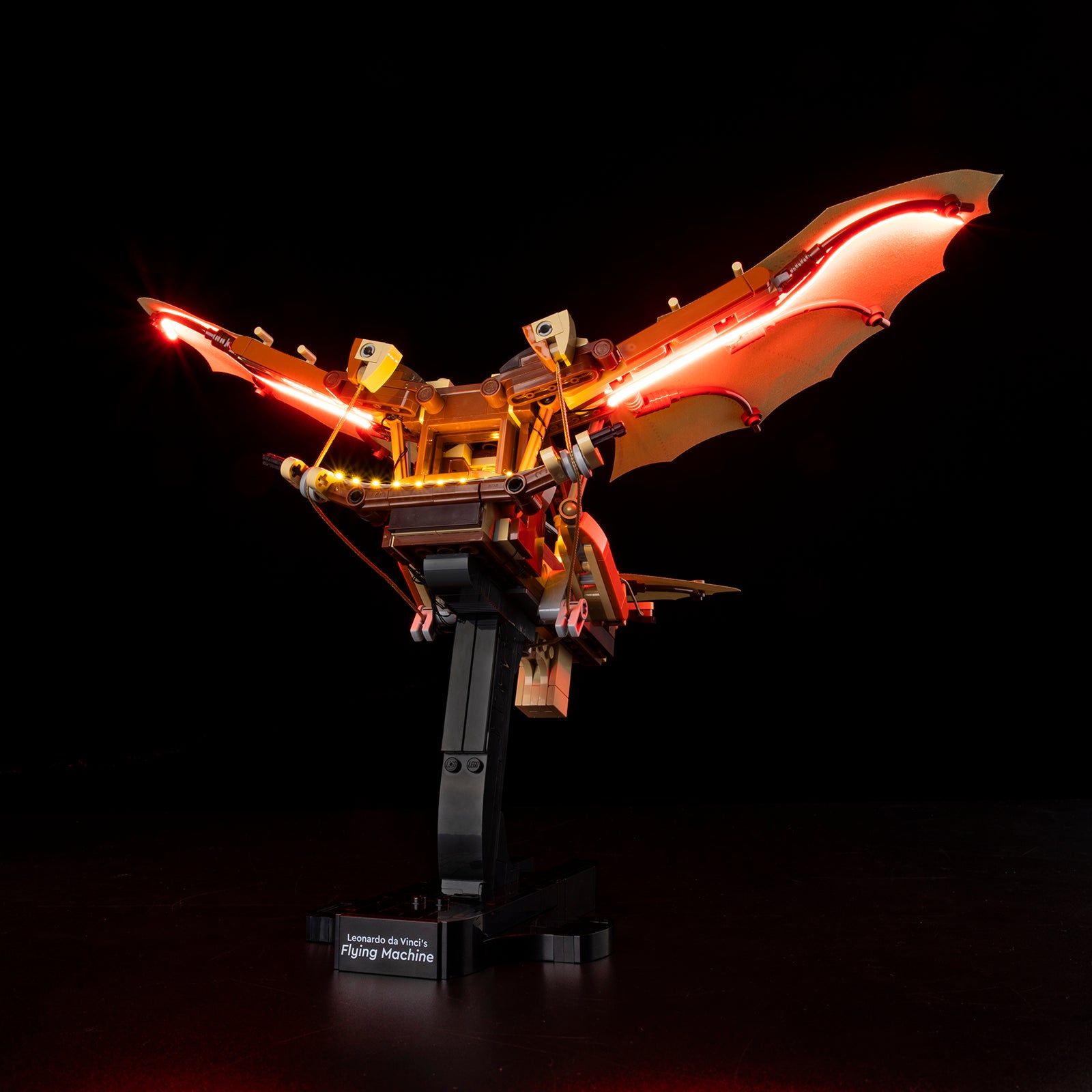 10363-Leonardo-da-Vincis-Flying-Machine-Light3.jpg