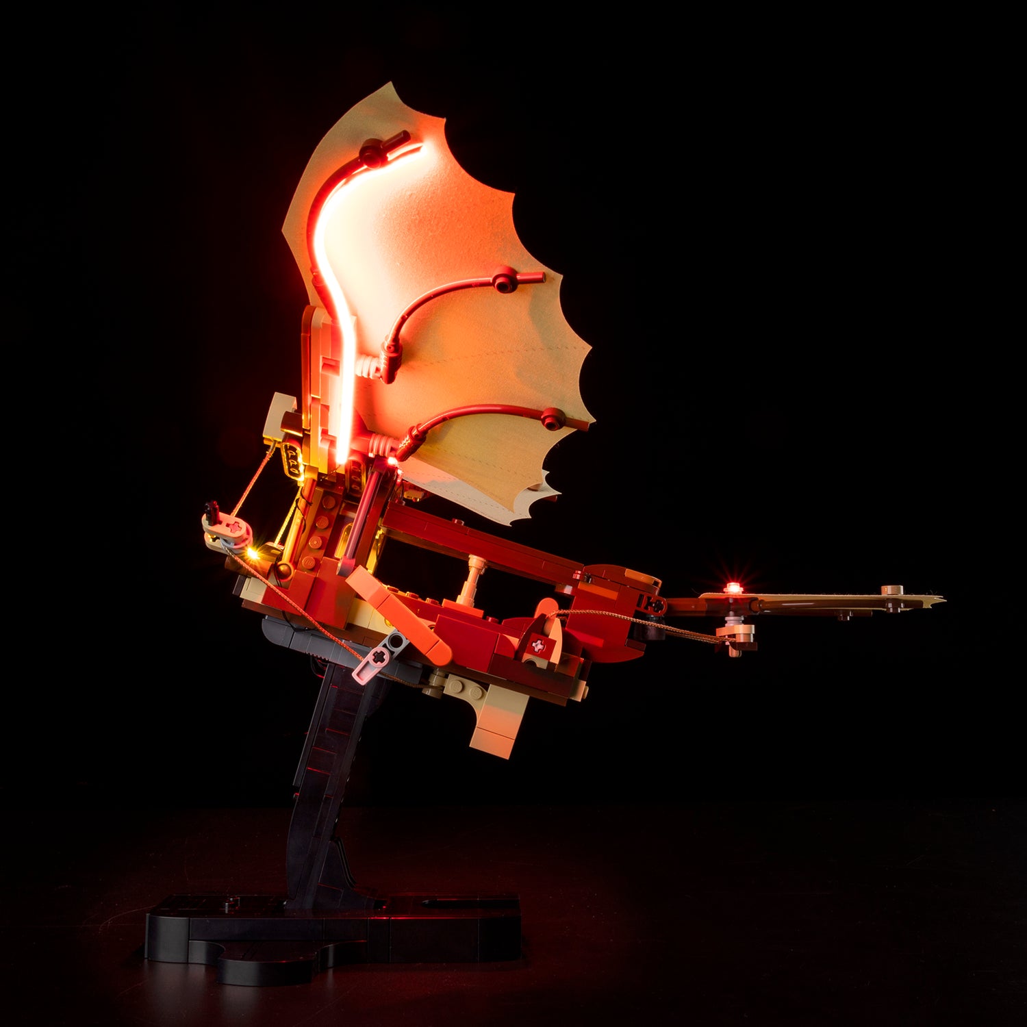 10363-Leonardo-da-Vincis-Flying-Machine-Light4.jpg