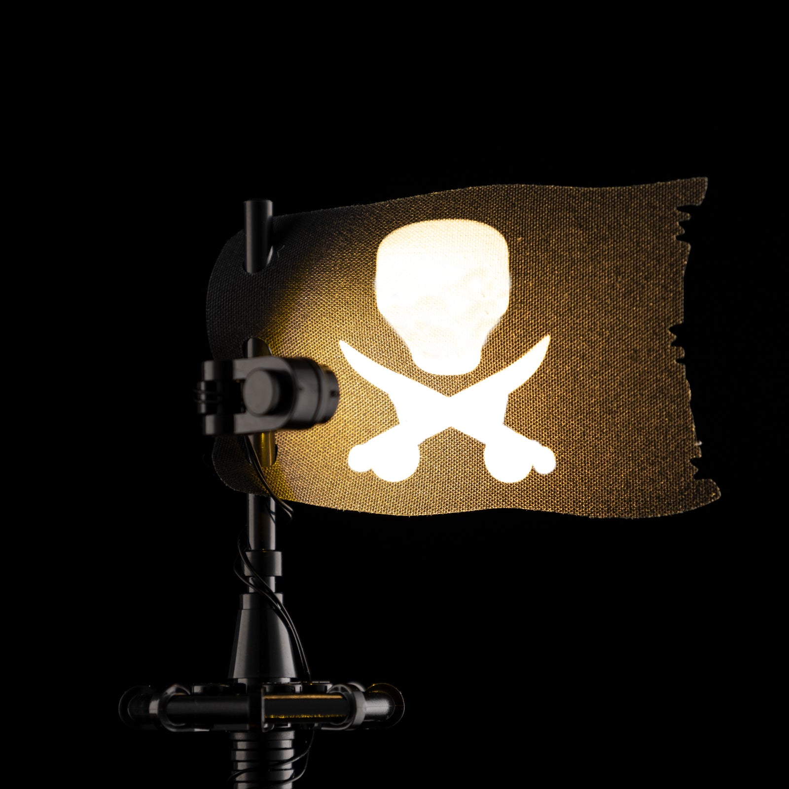 10365-Captain-Jack-Sparrows-Pirate-Ship-Detail Light3.jpg