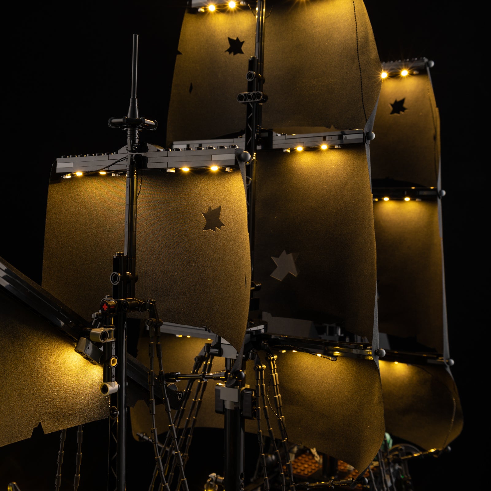 10365-Captain-Jack-Sparrows-Pirate-Ship-Detail Light4.jpg