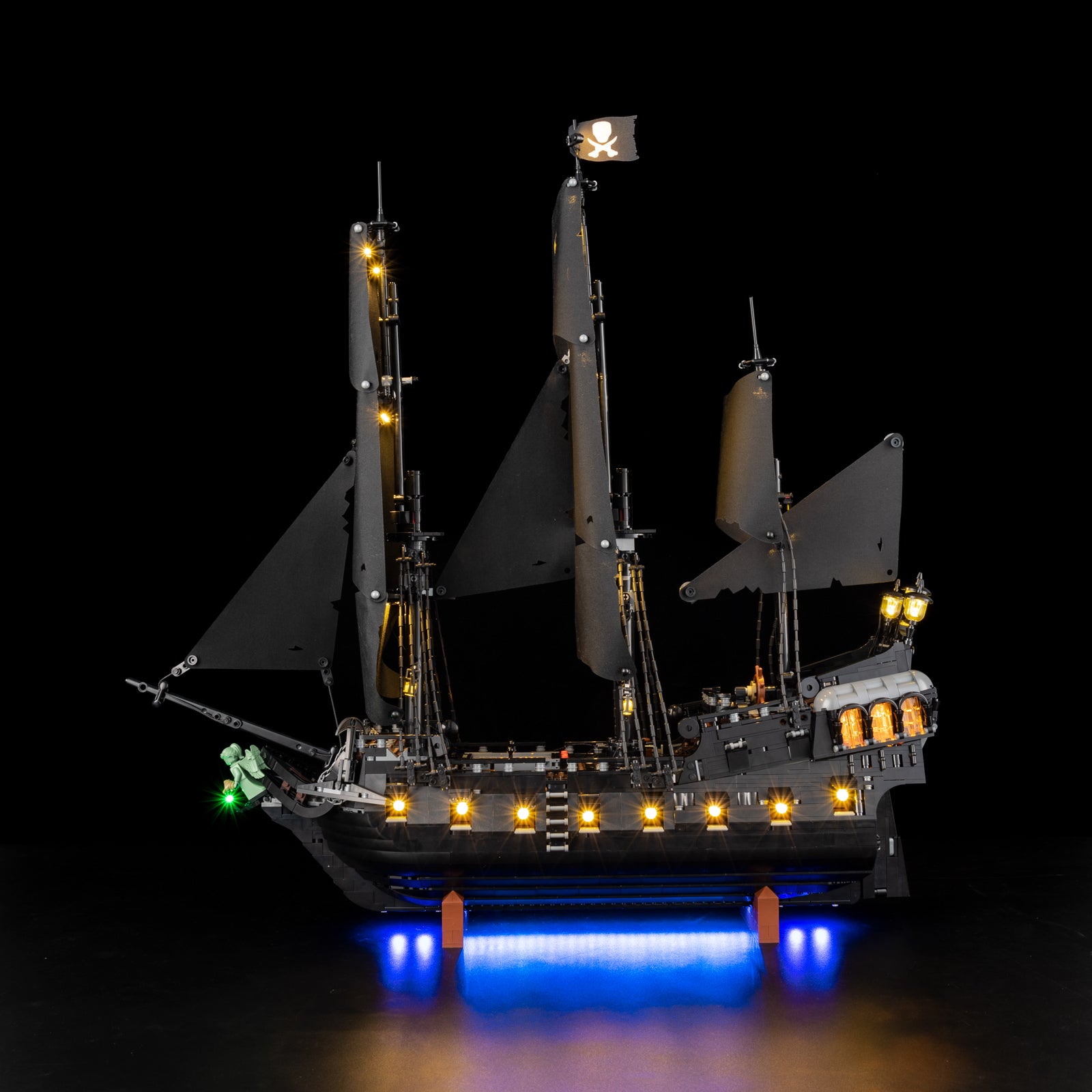 10365-Captain-Jack-Sparrows-Pirate-Ship-Light2.jpg