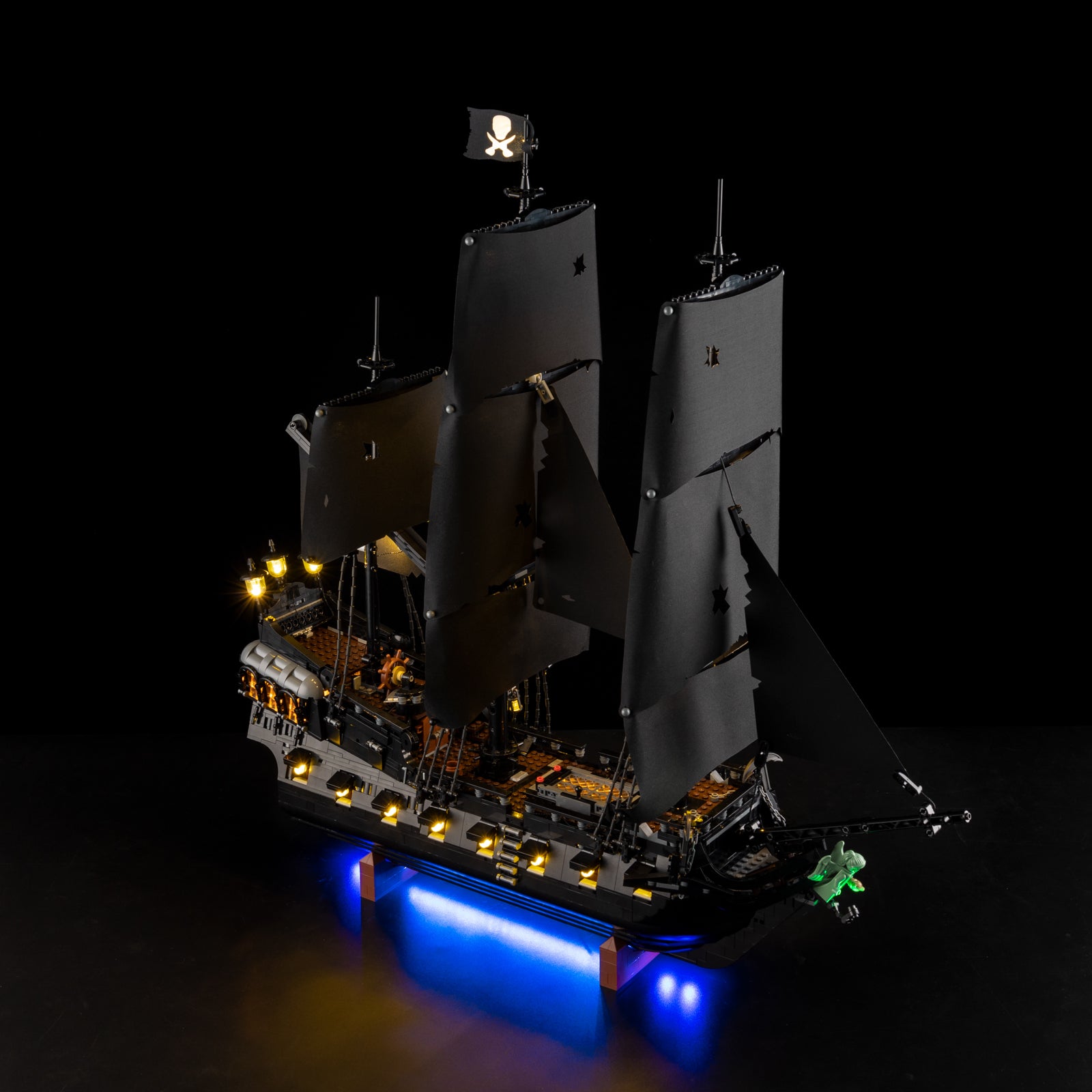 10365-Captain-Jack-Sparrows-Pirate-Ship-Light3.jpg