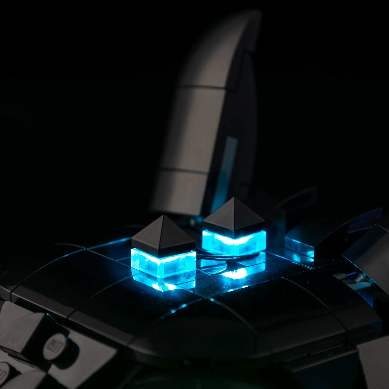 10375-How-to-Train-Your-Dragon-Toothless-Detail Light3.jpg