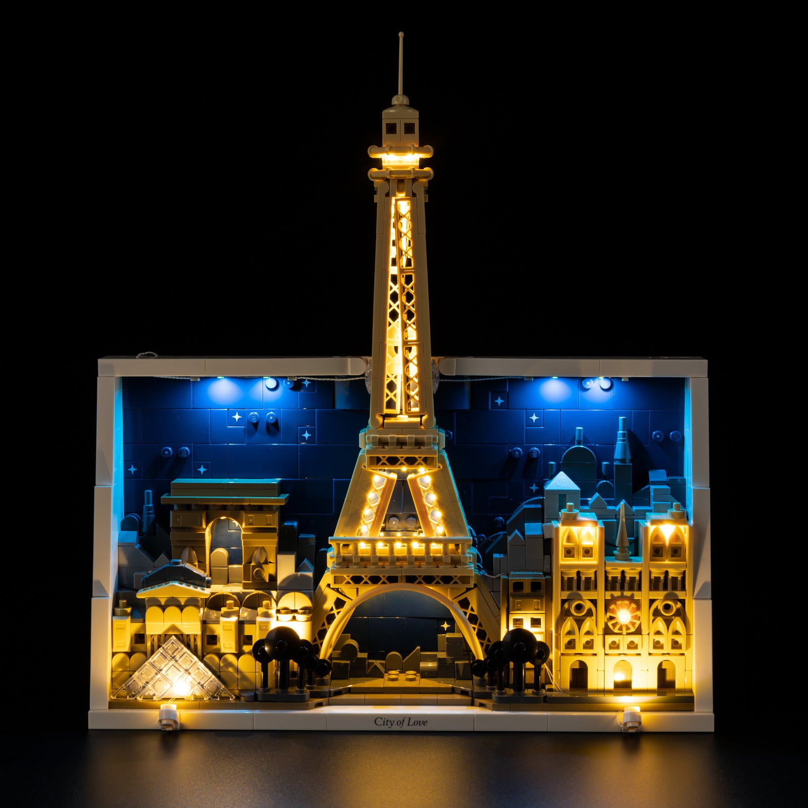 Front view of the assembled Paris – City of Love LEGO lighting