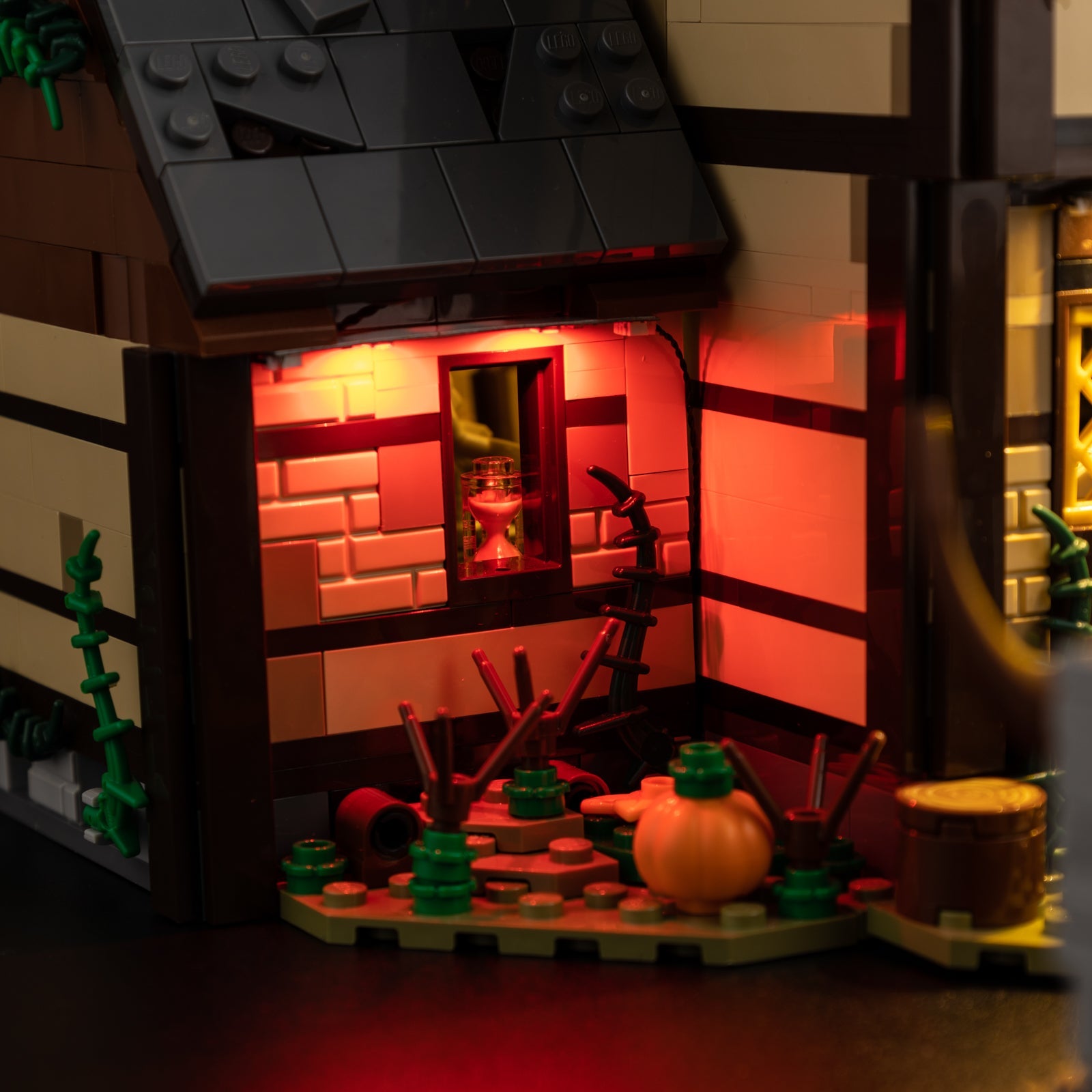 Light Kit For LEGO Disney-Hocus-Pocus-The-Sanderson-Sisters-Cottage 21341 - Gallery Image 8