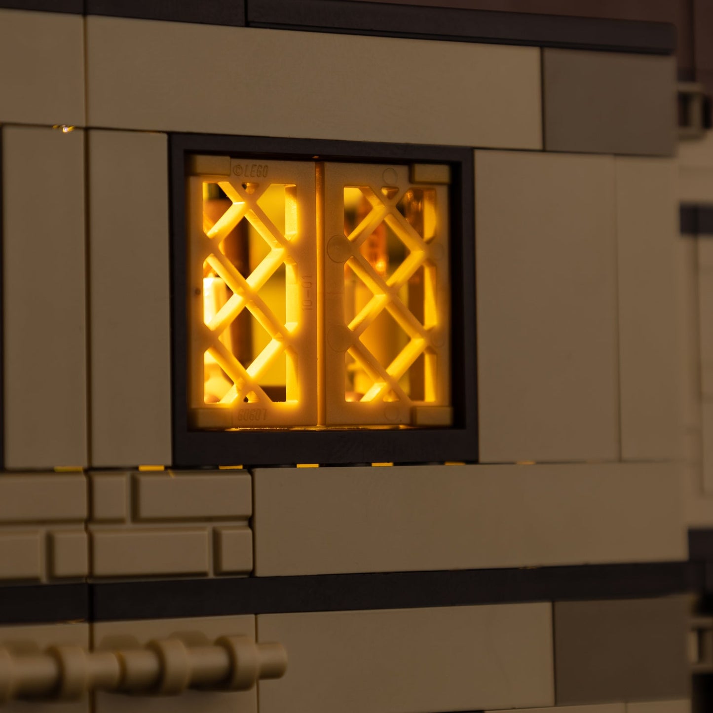 Light Kit For LEGO Disney-Hocus-Pocus-The-Sanderson-Sisters-Cottage 21341 - Gallery Image 12