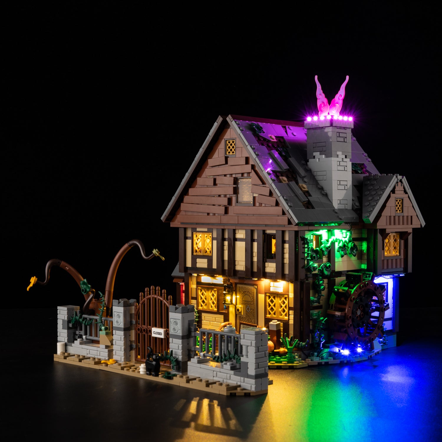 21341-Disney-Hocus-Pocus-The-Sanderson-Sisters-Cottage-Light1.jpg