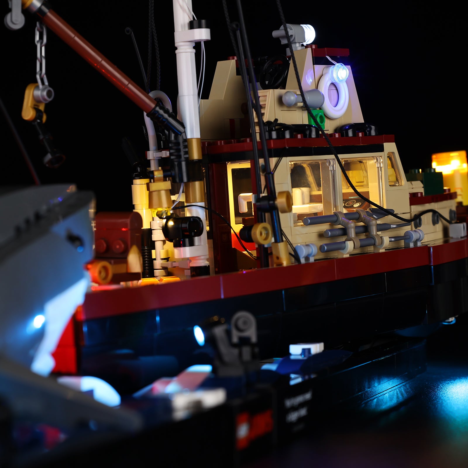 21350-Jaws-Detail Light2.jpg