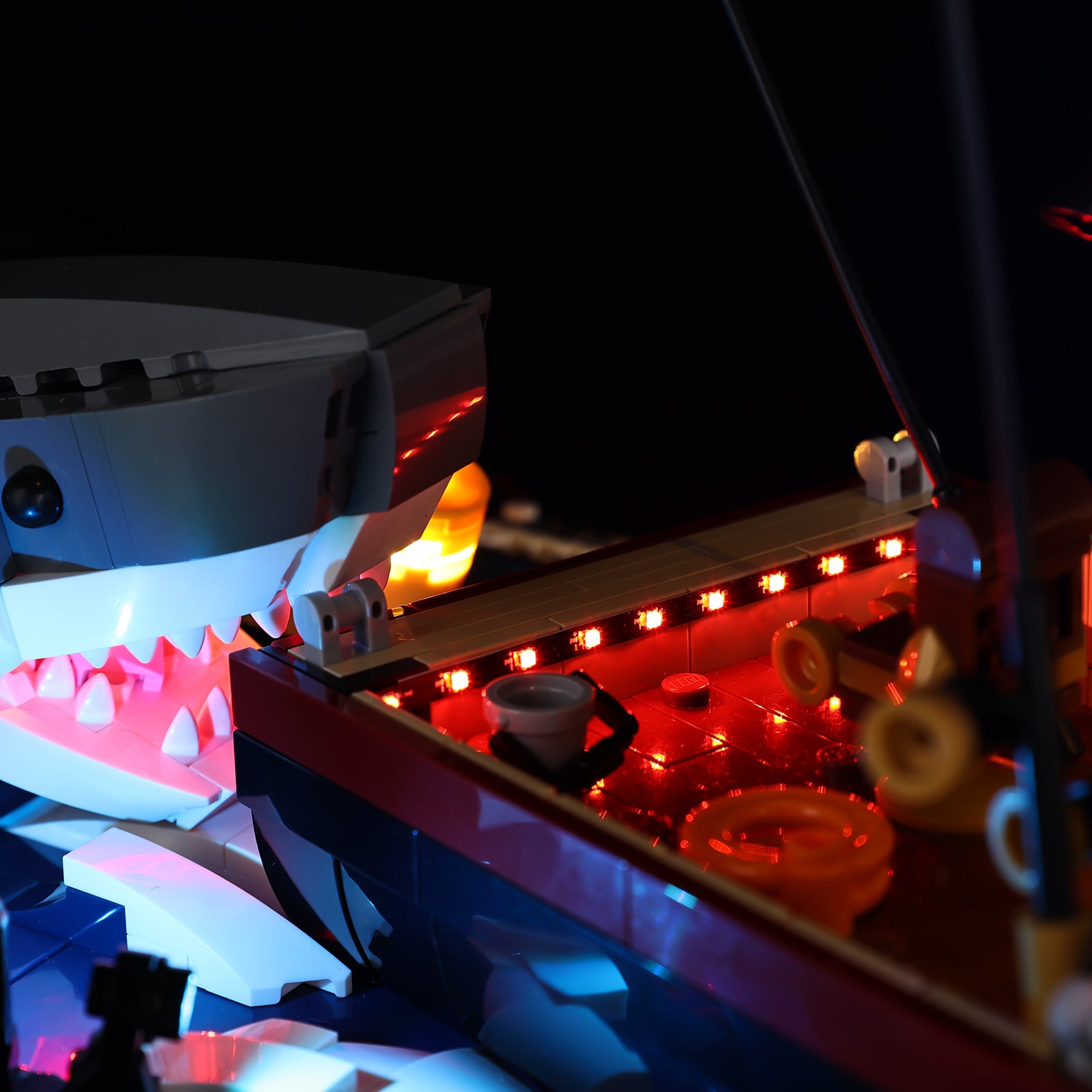 21350-Jaws-Detail Light4.jpg
