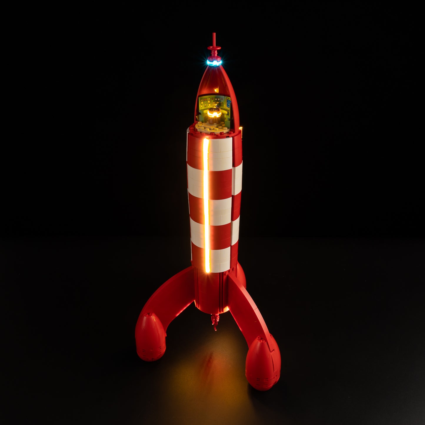 Top view of the Tintin® Moon Rocket with lights set