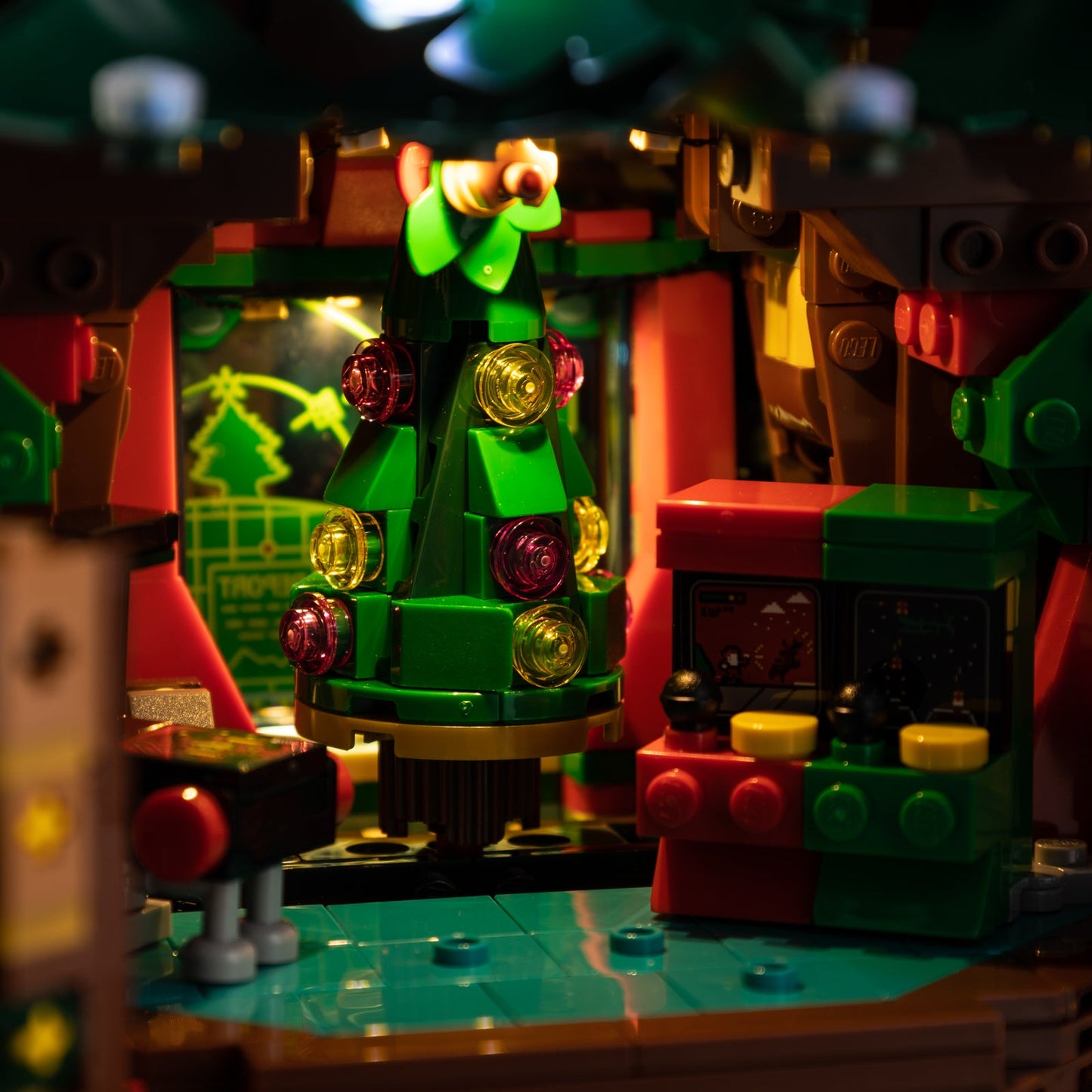 Light Kit For LEGO Family Christmas Tree 41843 - 41843-Family-Christmas-Tree-9-details
