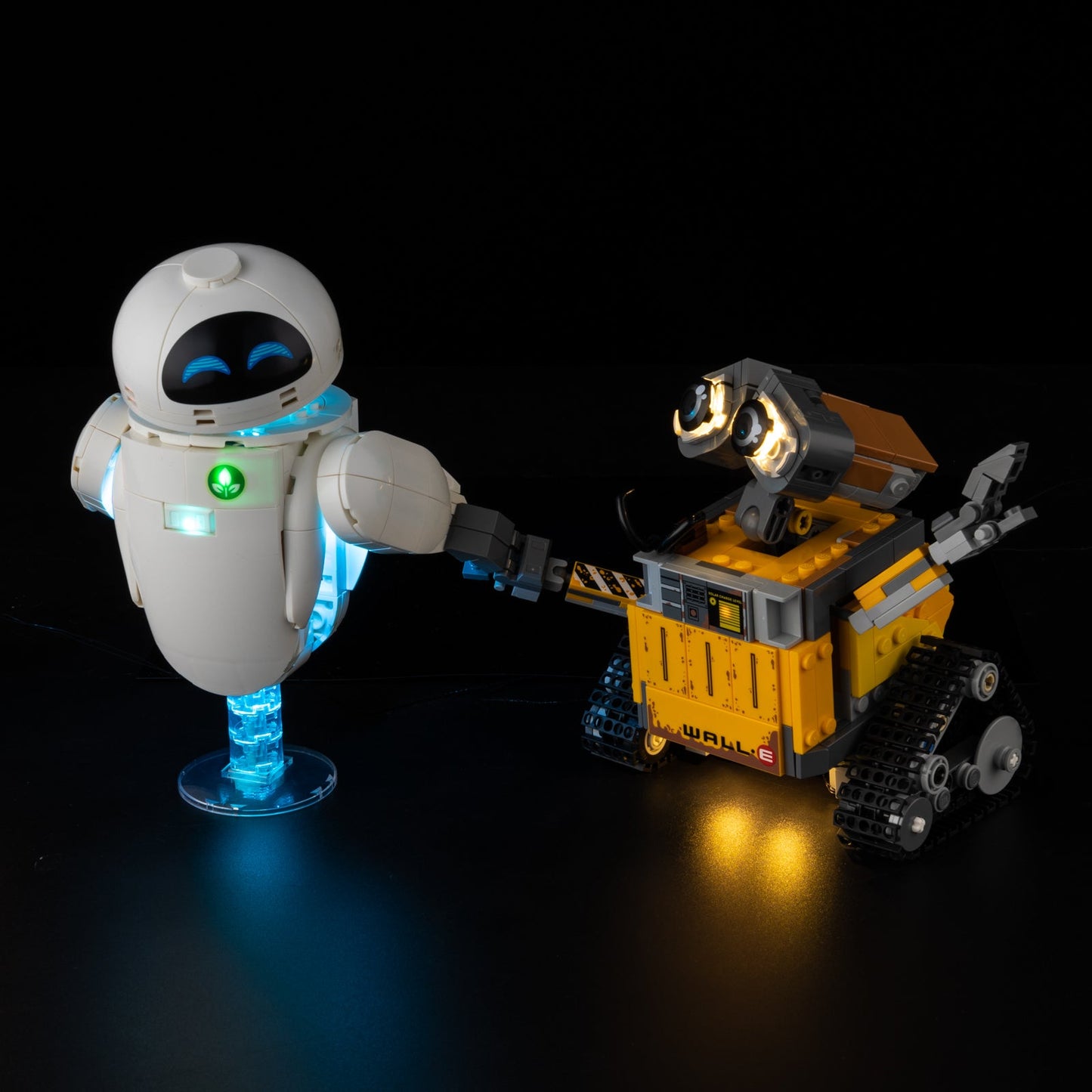 Light Kit For LEGO Wall-E and Eve 43279 - 43279-Wall-E-and-Eve-5-on