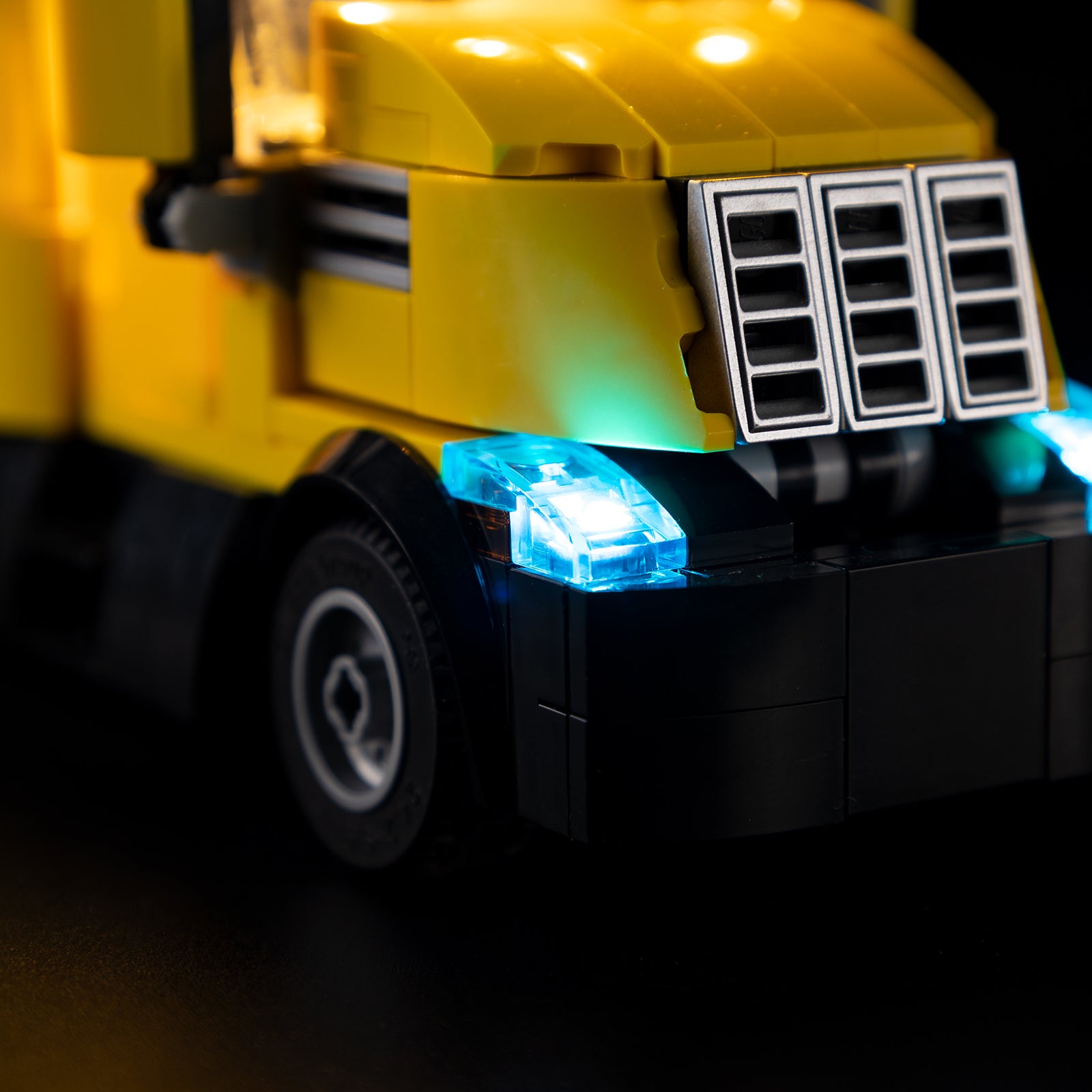 60440 Yellow Delivery Truck 7 details