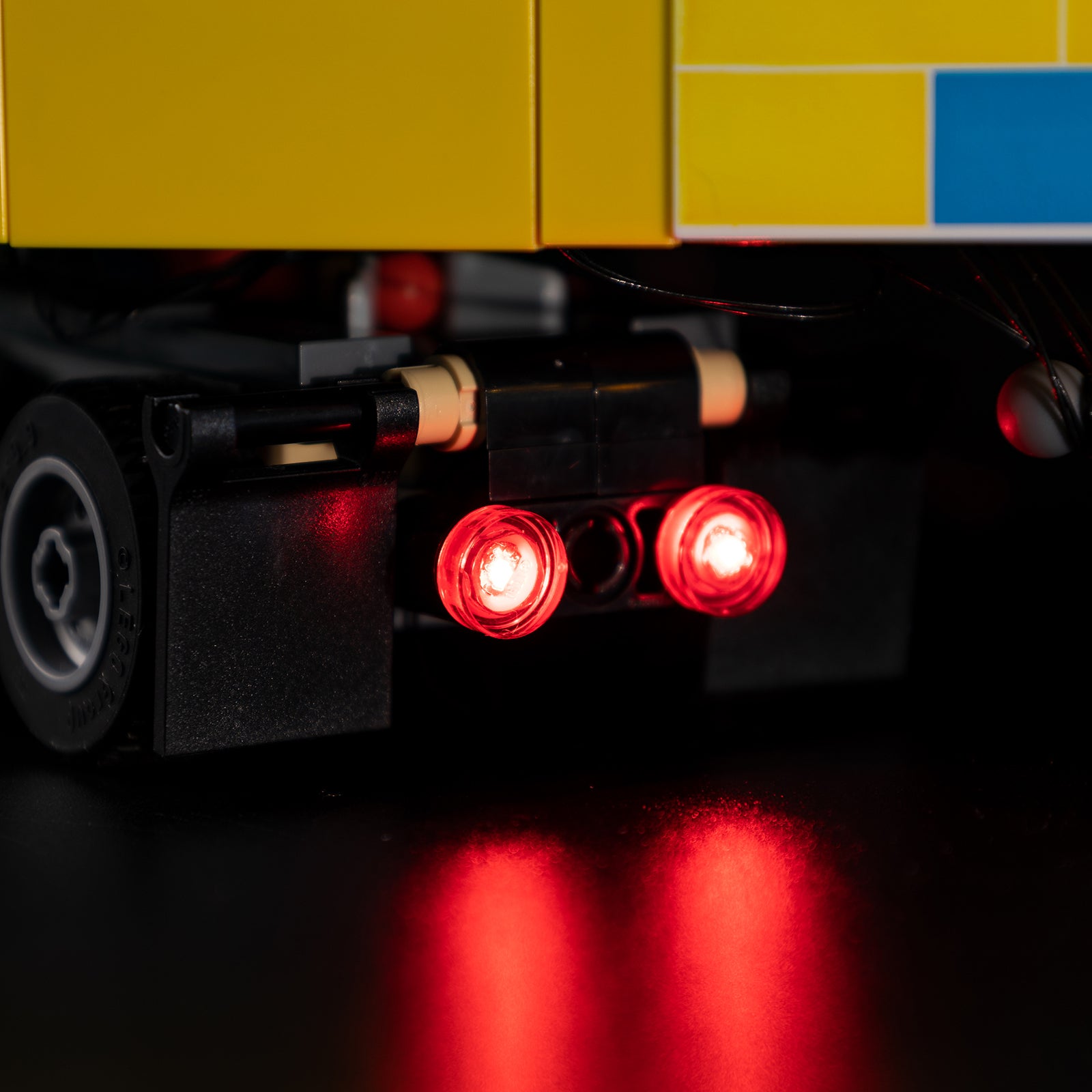 60440 Yellow Delivery Truck 8 details