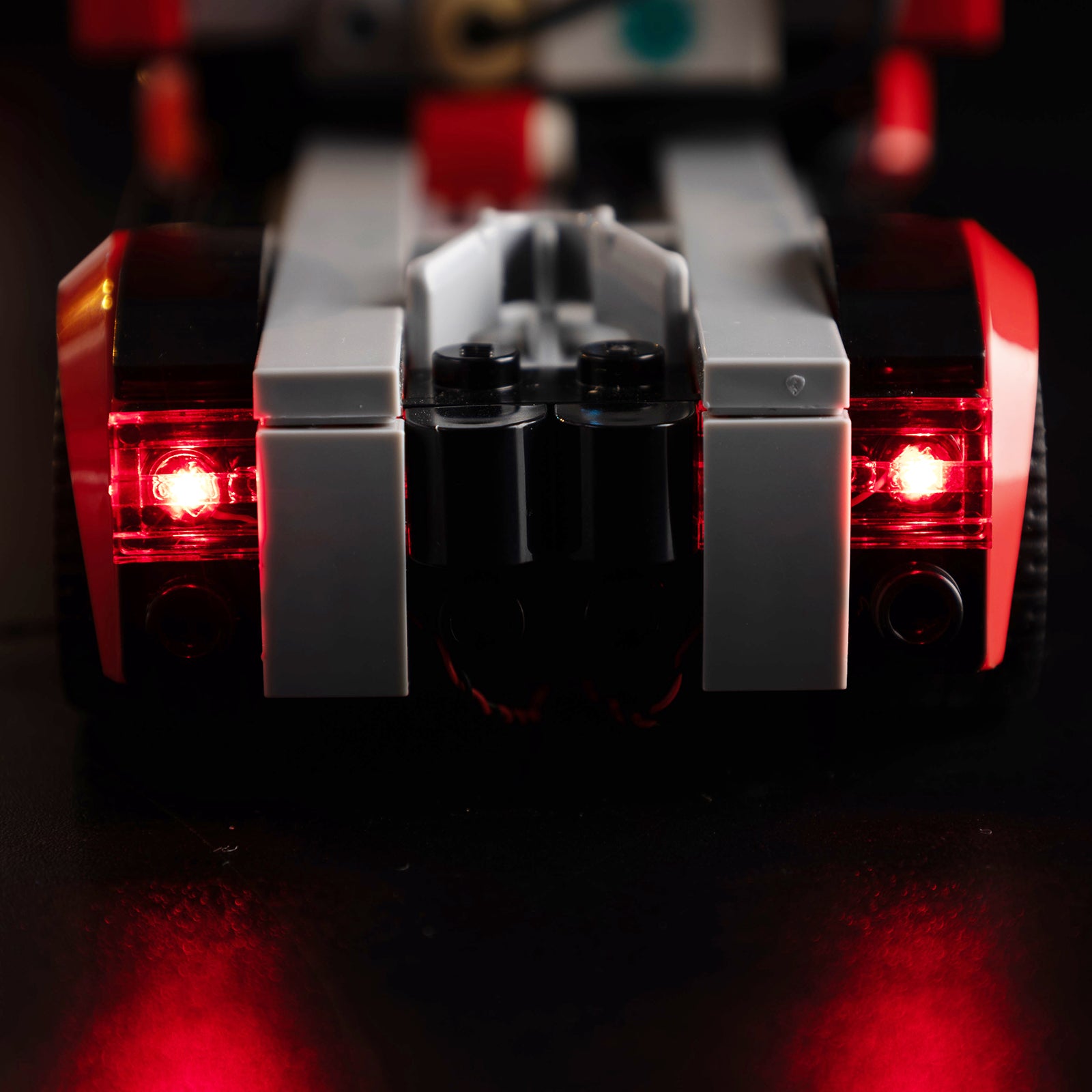 60445 F1 Truck with RB20 and AMR24 F1 Cars 9 details