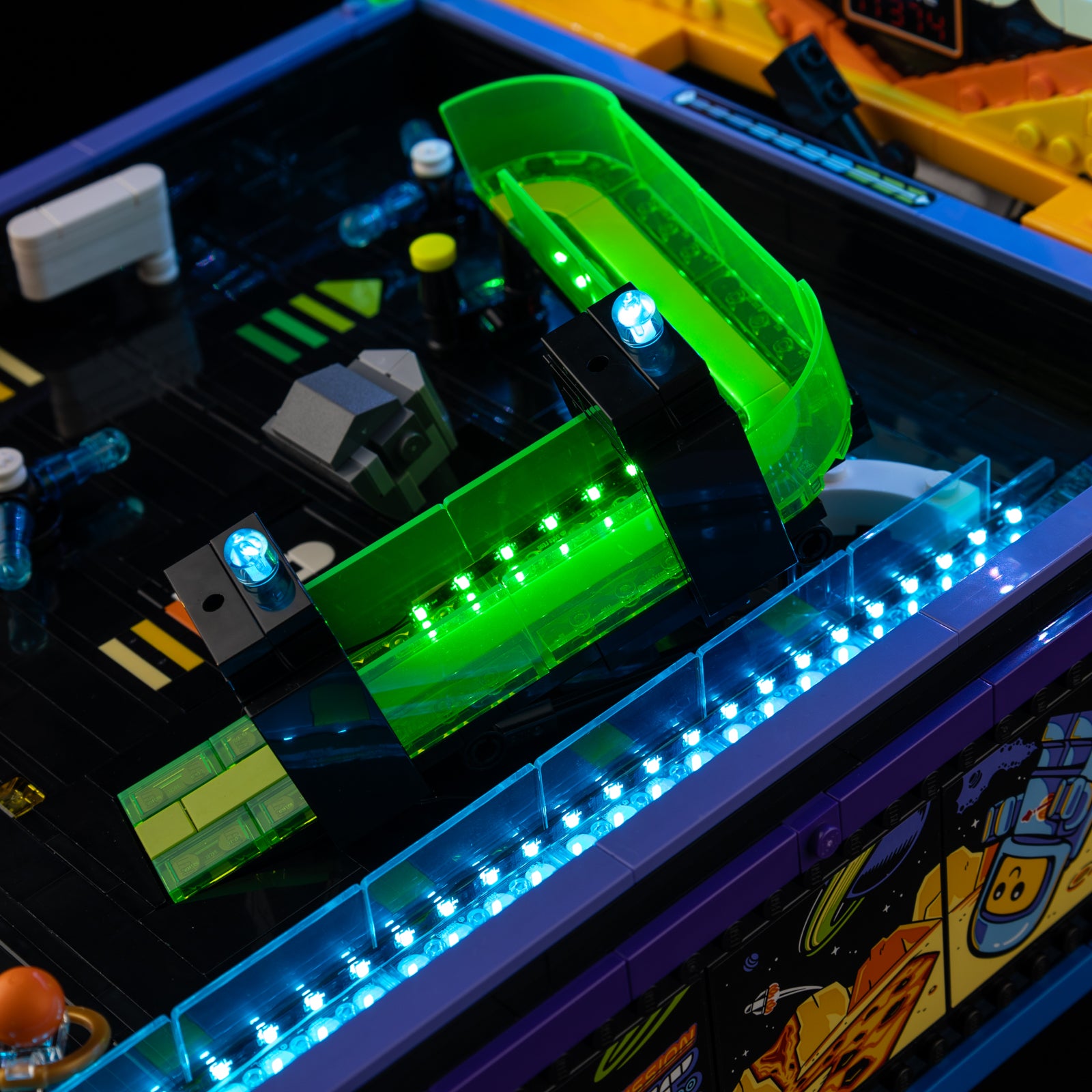 Arcade Pinball Machine 11374 - close-up of headlight and front detail