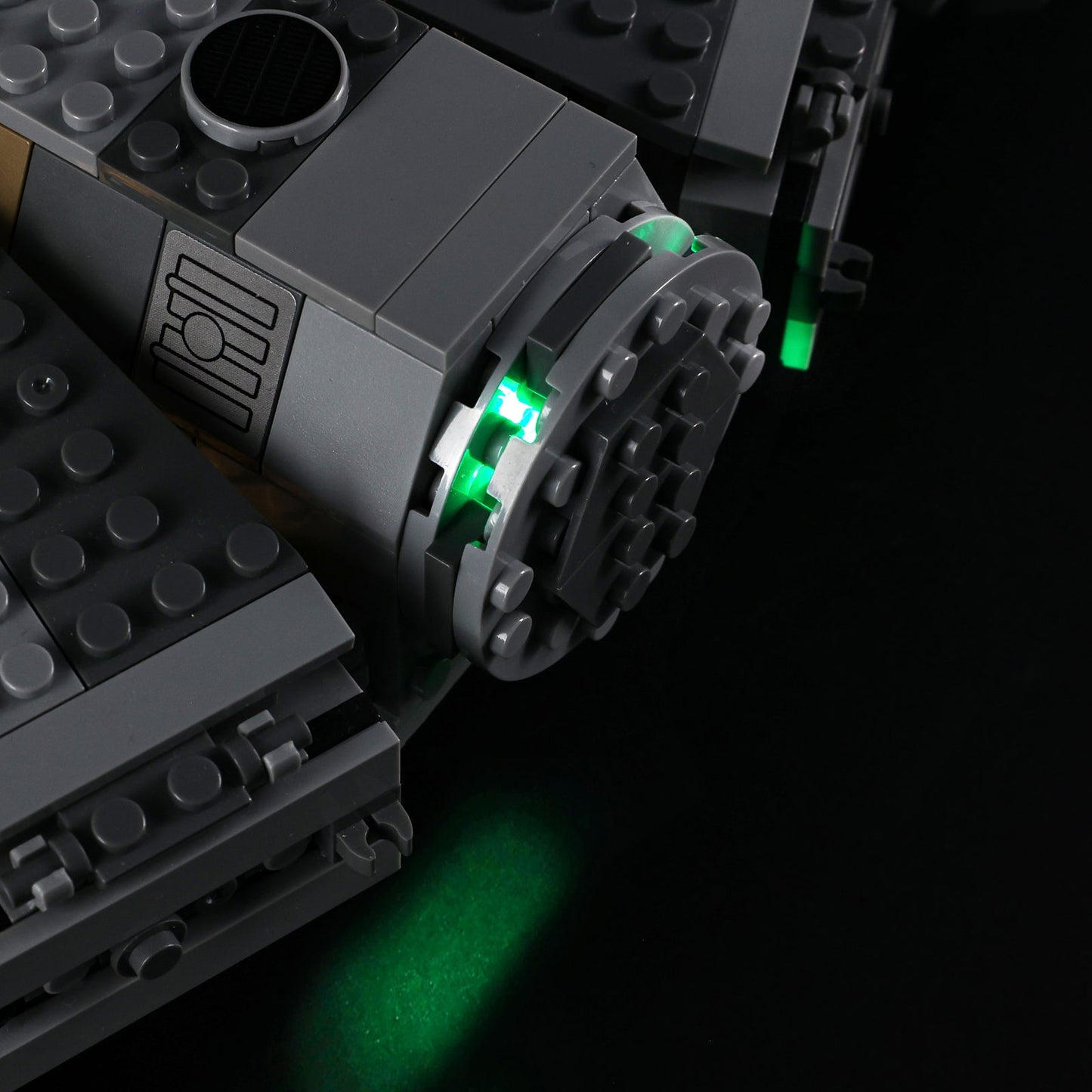 Light Kit For LEGO Millennium Falcon 75105 - 75105-Millennium-Falcon-Millennium-Falcon-17-details