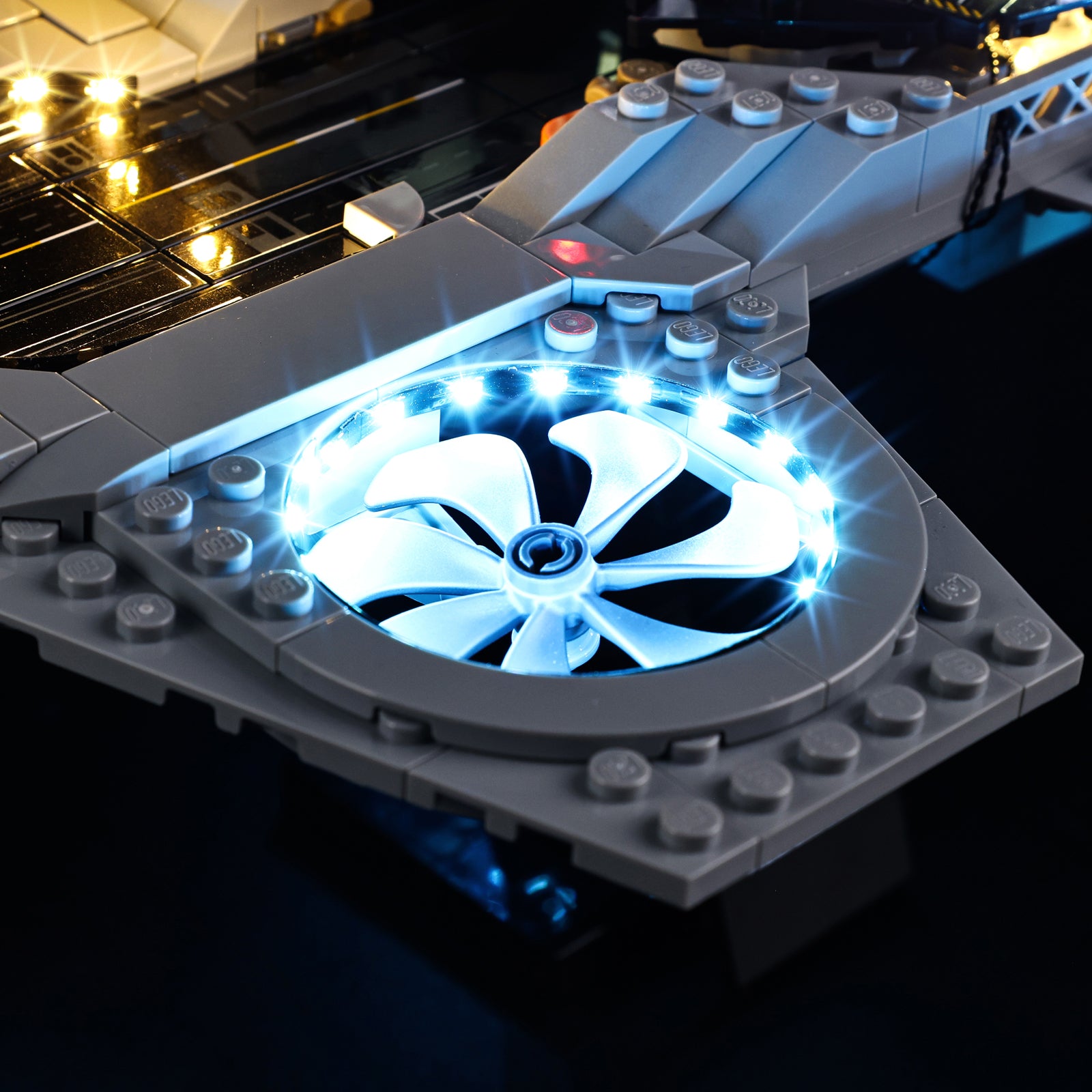 76295 Avengers Helicarrier 10 details
