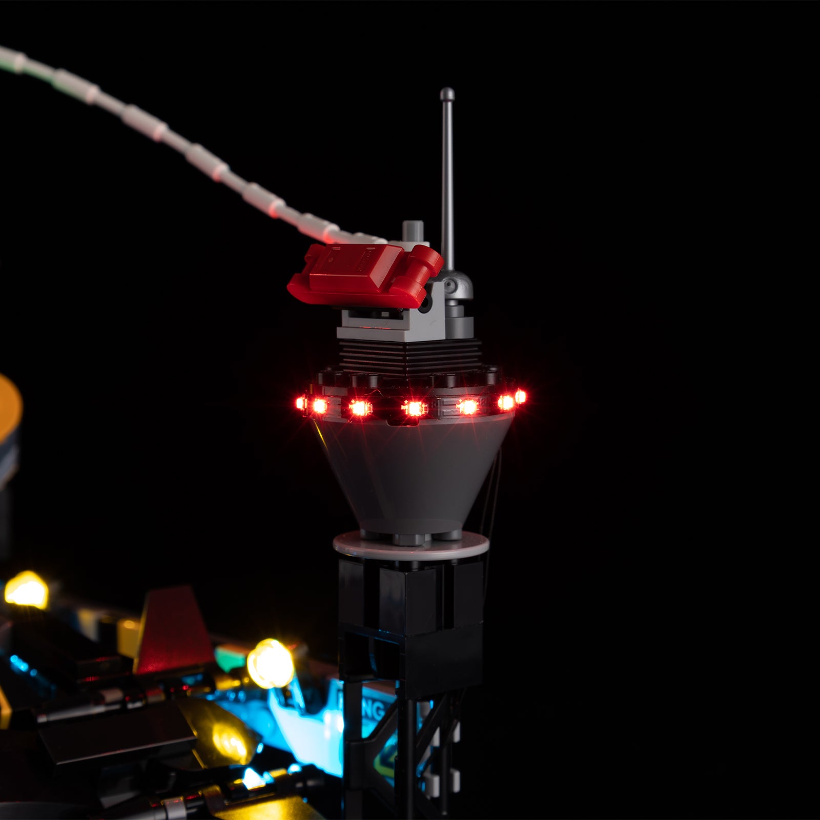 Captain America: Civil War Action Battle 76314 - close-up of engine bay and warm light