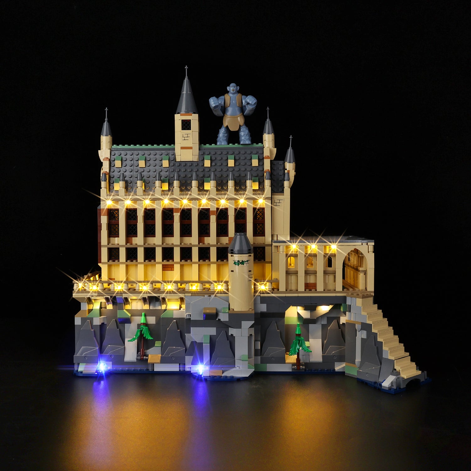 Hogwarts Castle: The Great Hall 76435 - lit with full glow, hero view