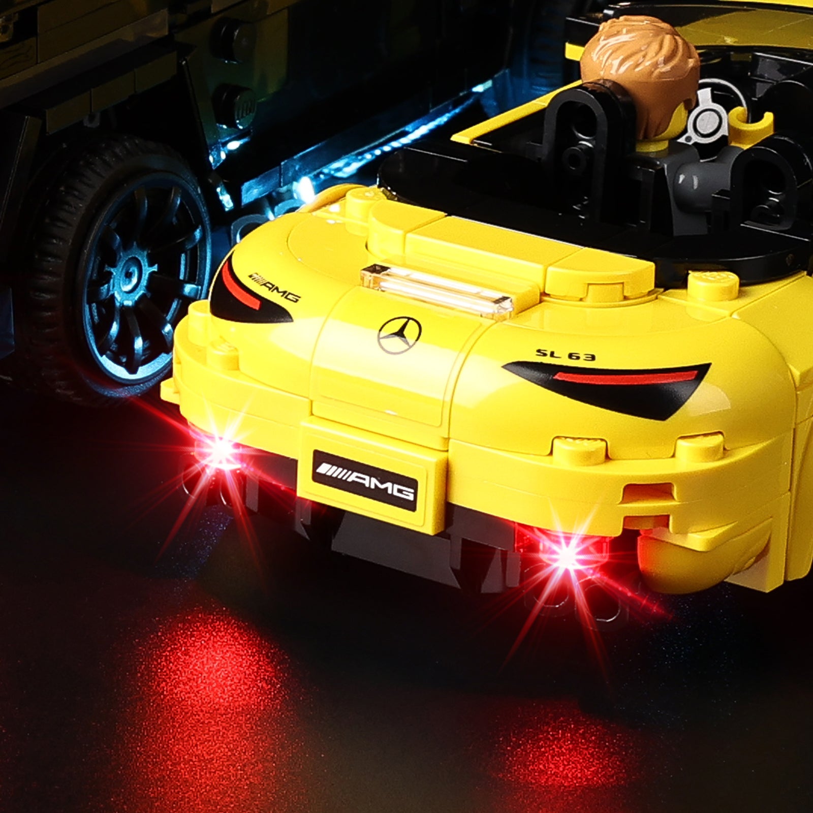 Mercedes-AMG G 63 and Mercedes-AMG SL 63 76924 - close-up of rear vent and tail light