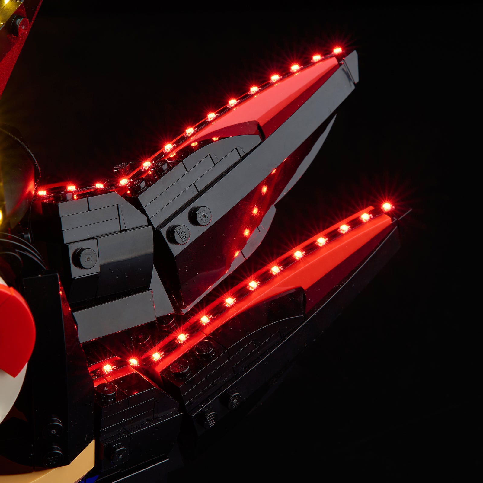 Shadow the Hedgehog 77000 - close-up of rear vent and tail light