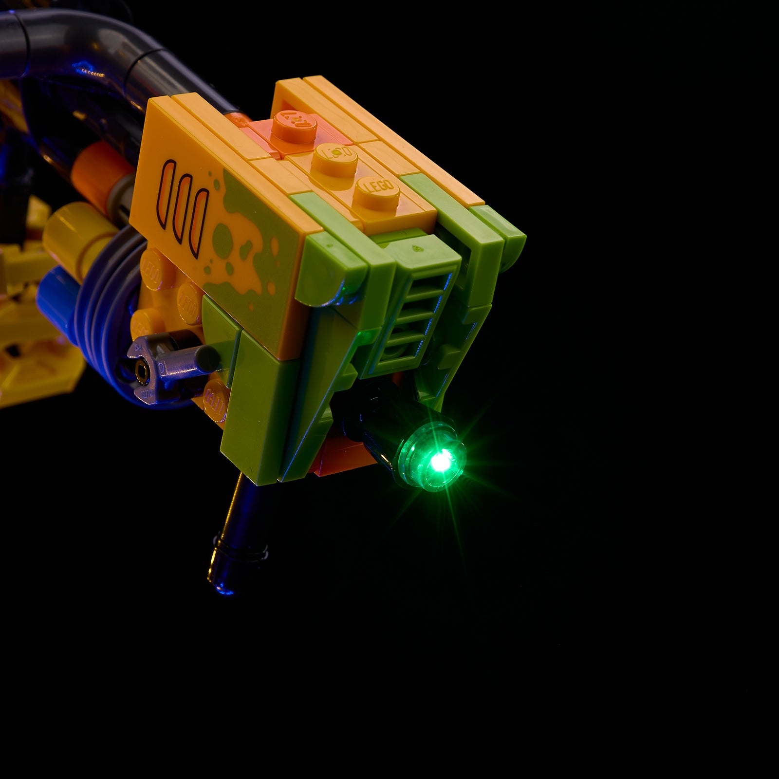 Peely Bone 77072 - close-up of cockpit and interior glow