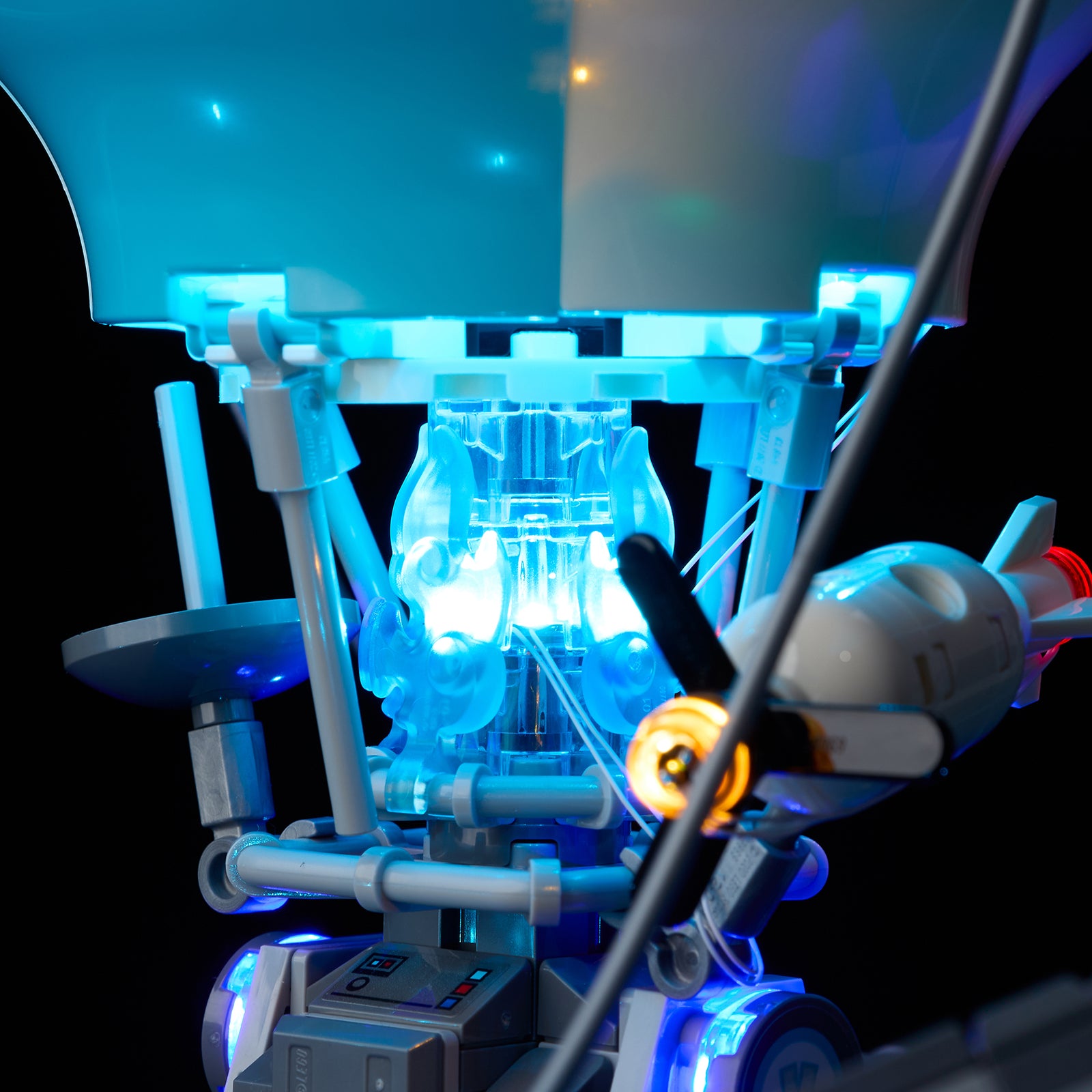 Battle Bus 77073 - close-up of side panel and indicator