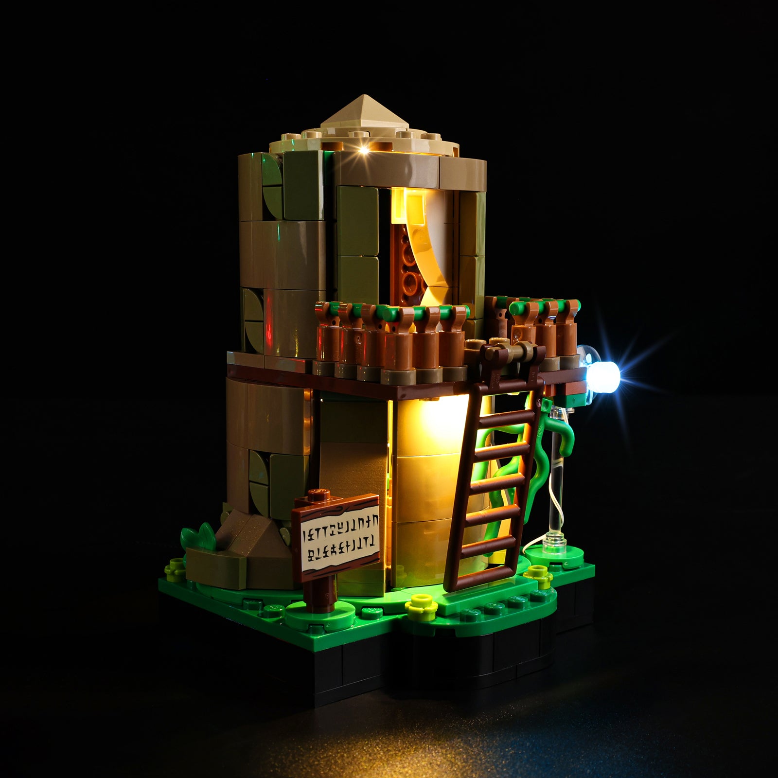 77092 77092 - close-up of mini figure and accent light
